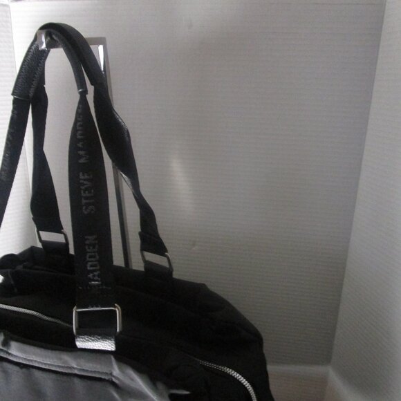 NWOT - Steve Madden Overnight Bag/Weekender - Picture 3 of 8